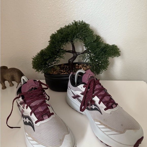 Saucony Women's Athletic Shoes in White and Maroon - Picture 2 of 5